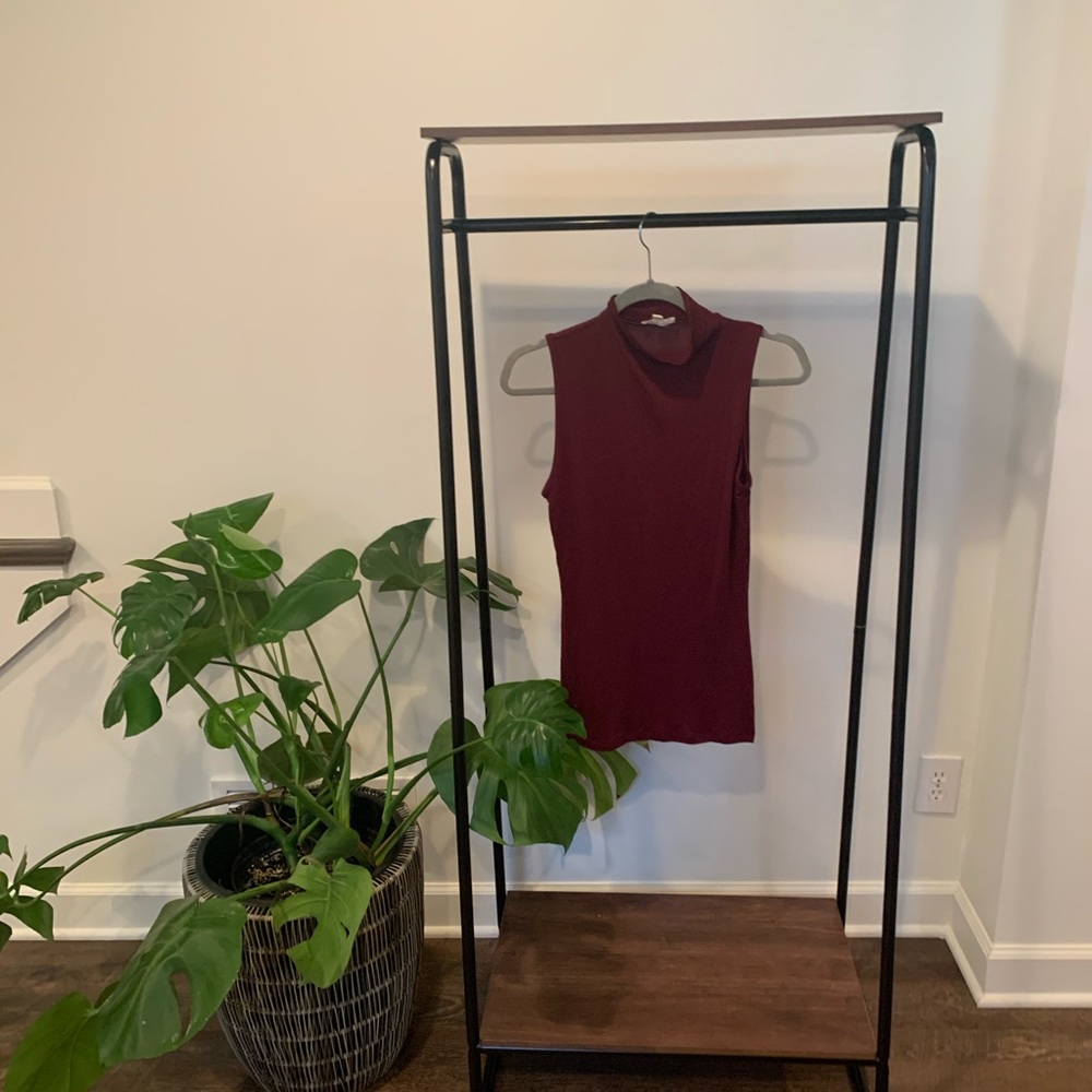 burgundy halter top tank top!
